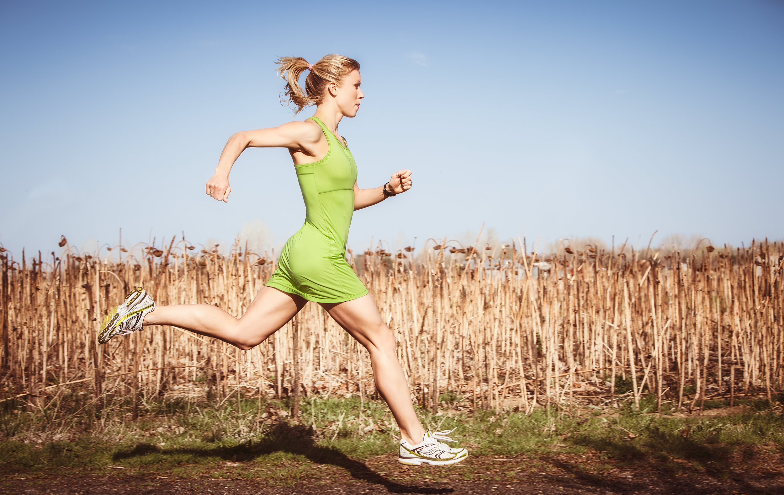 Woman Trail Running in Corn Field during Summer for skirtsports